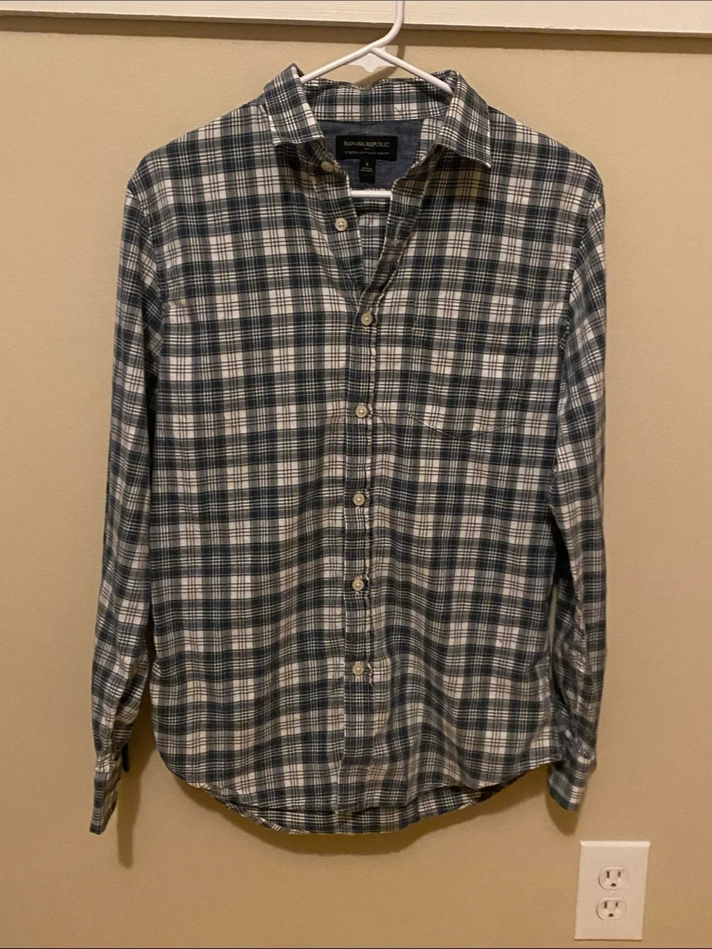 Banana Republic Men's Green and White Plaid Button-Down Shirt